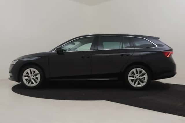 Škoda Octavia (2022) thumbnail 2