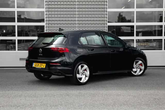 Volkswagen Golf (2023) thumbnail 2