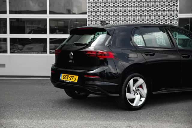 Volkswagen Golf (2023) thumbnail 3