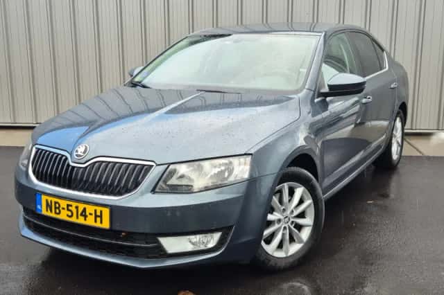 Škoda Octavia (2017) thumbnail 1