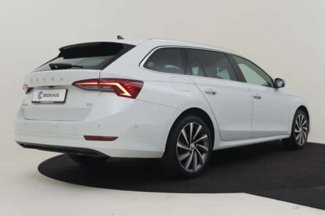 Škoda Octavia (2022) thumbnail 2