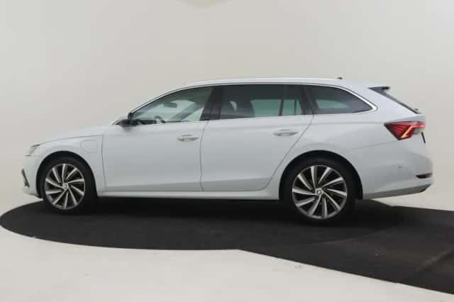 Škoda Octavia (2022) thumbnail 3
