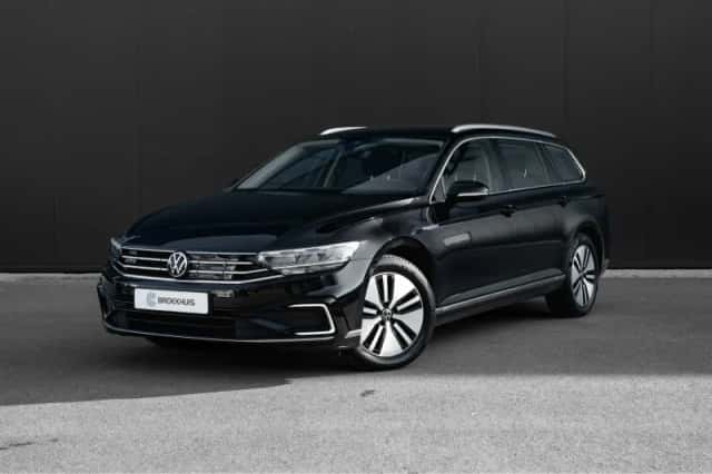 Volkswagen Passat (2021) thumbnail 1