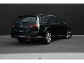 Volkswagen Passat (2021) thumbnail 2