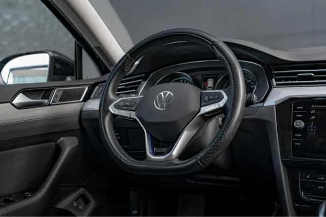 Volkswagen Passat (2021) thumbnail 12