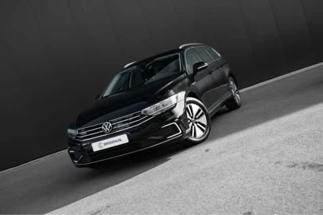 Volkswagen Passat (2021) thumbnail 3