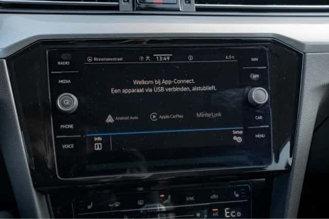 Volkswagen Passat (2021) thumbnail 23
