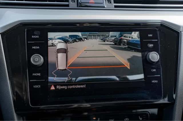Volkswagen Passat (2021) thumbnail 24