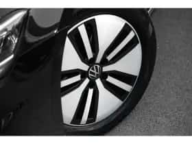 Volkswagen Passat (2021) thumbnail 5