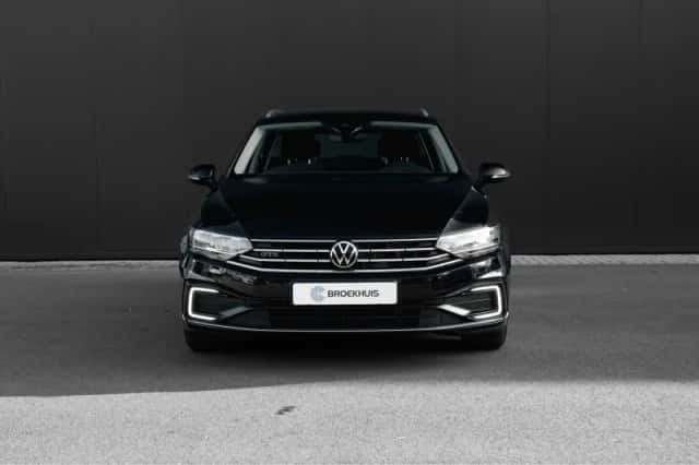Volkswagen Passat (2021) thumbnail 6