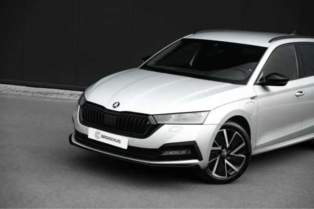 Škoda Octavia (2022) thumbnail 4