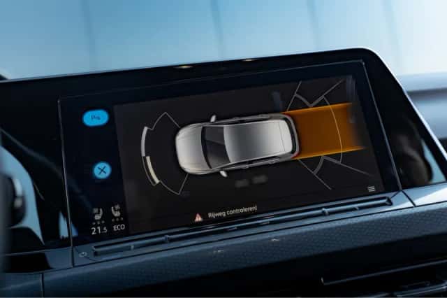 Volkswagen Golf (2022) thumbnail 16