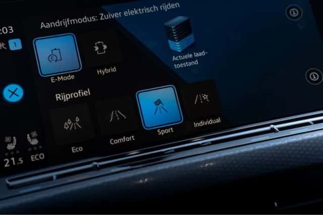 Volkswagen Golf (2022) thumbnail 17