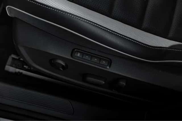 Volkswagen Golf (2022) thumbnail 8