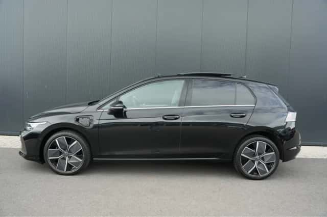 Volkswagen Golf (2025) thumbnail 2