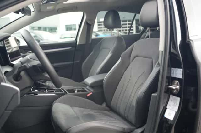 Volkswagen Golf (2025) thumbnail 5