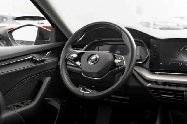 Škoda Octavia (2023) thumbnail 12