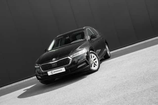 Škoda Octavia (2023) thumbnail 3