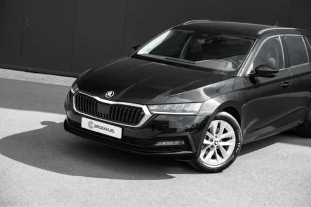 Škoda Octavia (2023) thumbnail 4