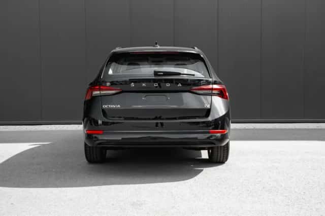 Škoda Octavia (2023) thumbnail 9