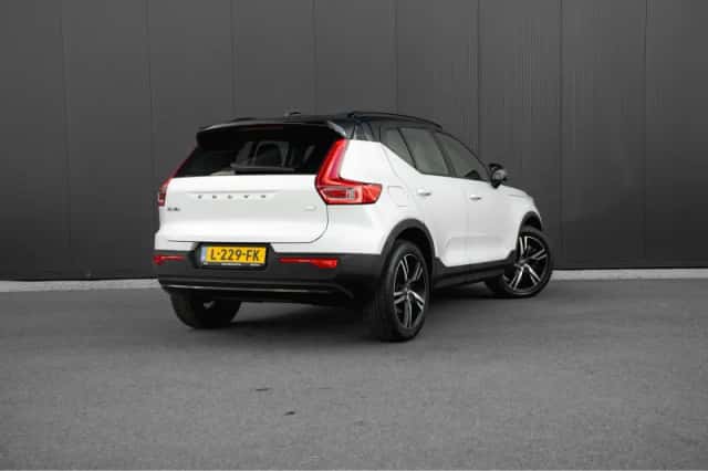 Volvo XC40 (2021) thumbnail 2