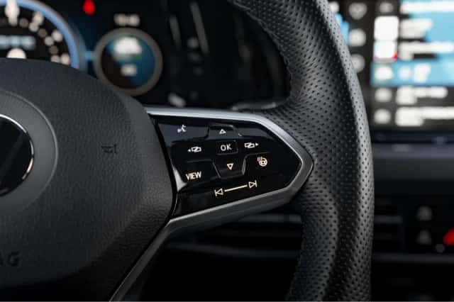 Volkswagen Golf (2022) thumbnail 16