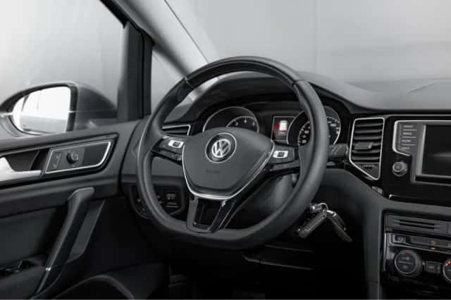 Volkswagen Golf (2016) thumbnail 12