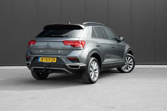 Volkswagen T-Roc (2021) thumbnail 2