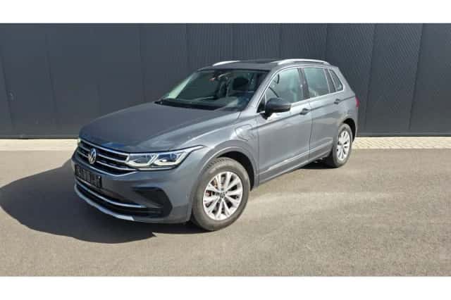 Volkswagen Tiguan (2022) thumbnail 1