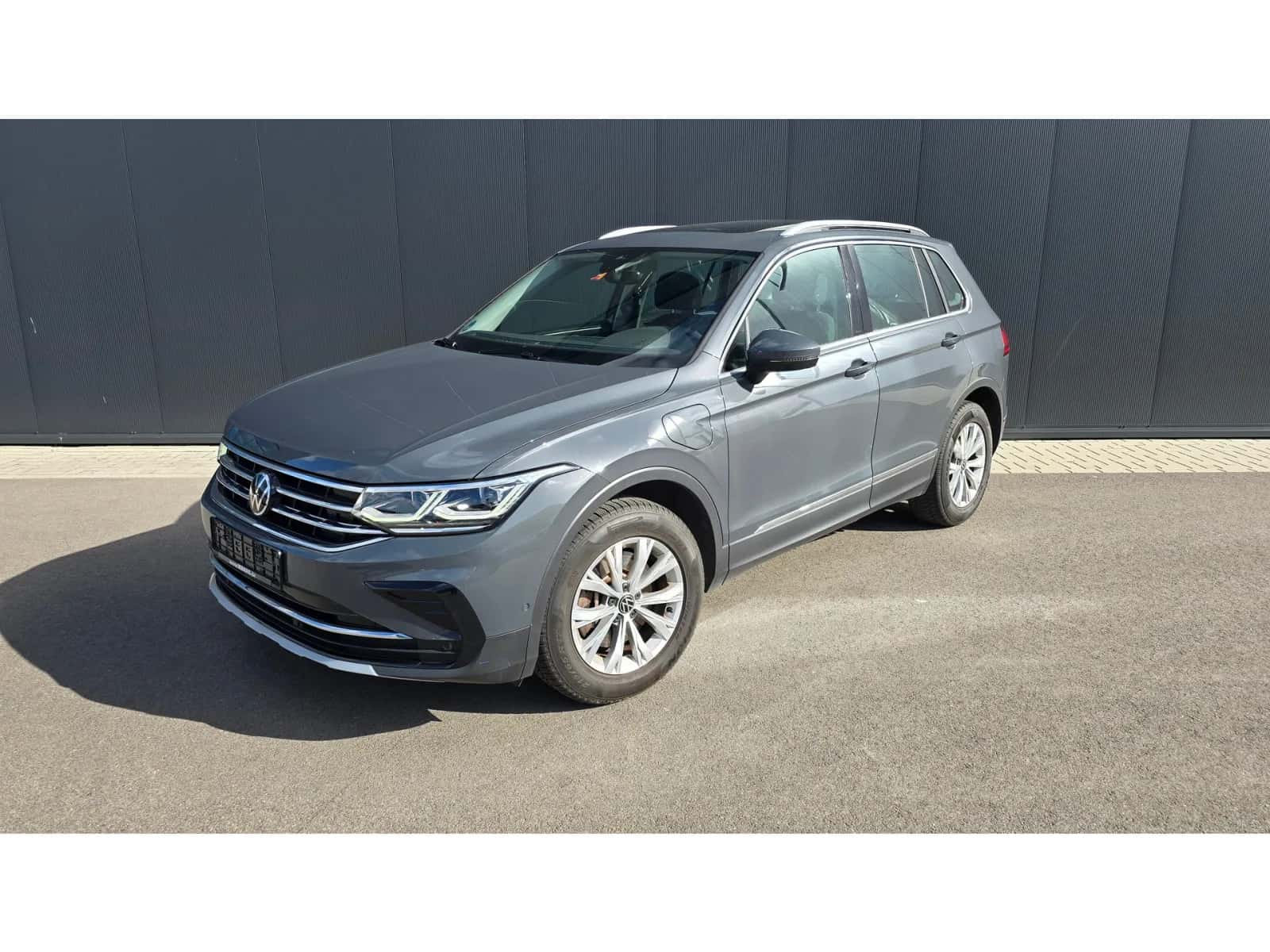 Volkswagen Tiguan (2022) — foto 1