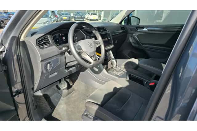 Volkswagen Tiguan (2022) thumbnail 2