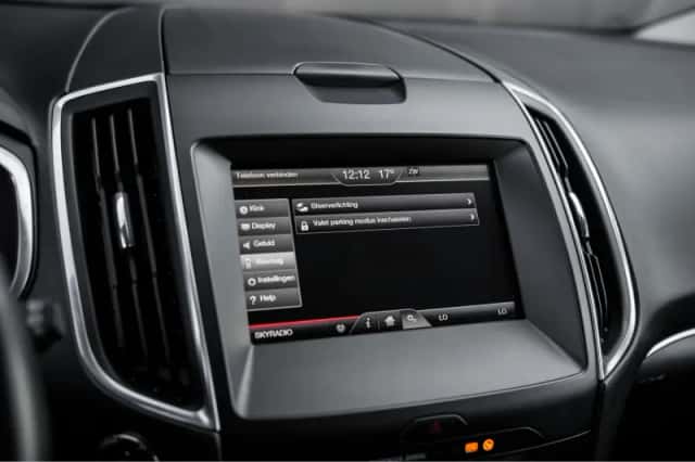Ford S-Max (2015) thumbnail 24