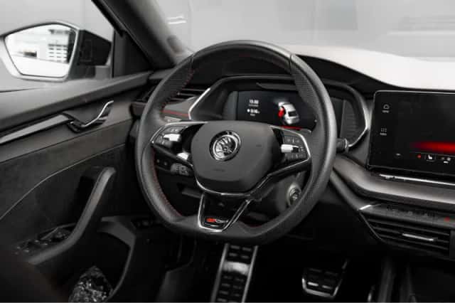 Škoda Octavia (2023) thumbnail 13