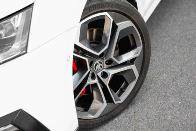 Škoda Octavia (2023) thumbnail 5