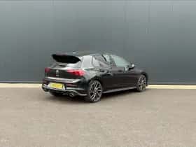 Volkswagen Golf (2023) thumbnail 2