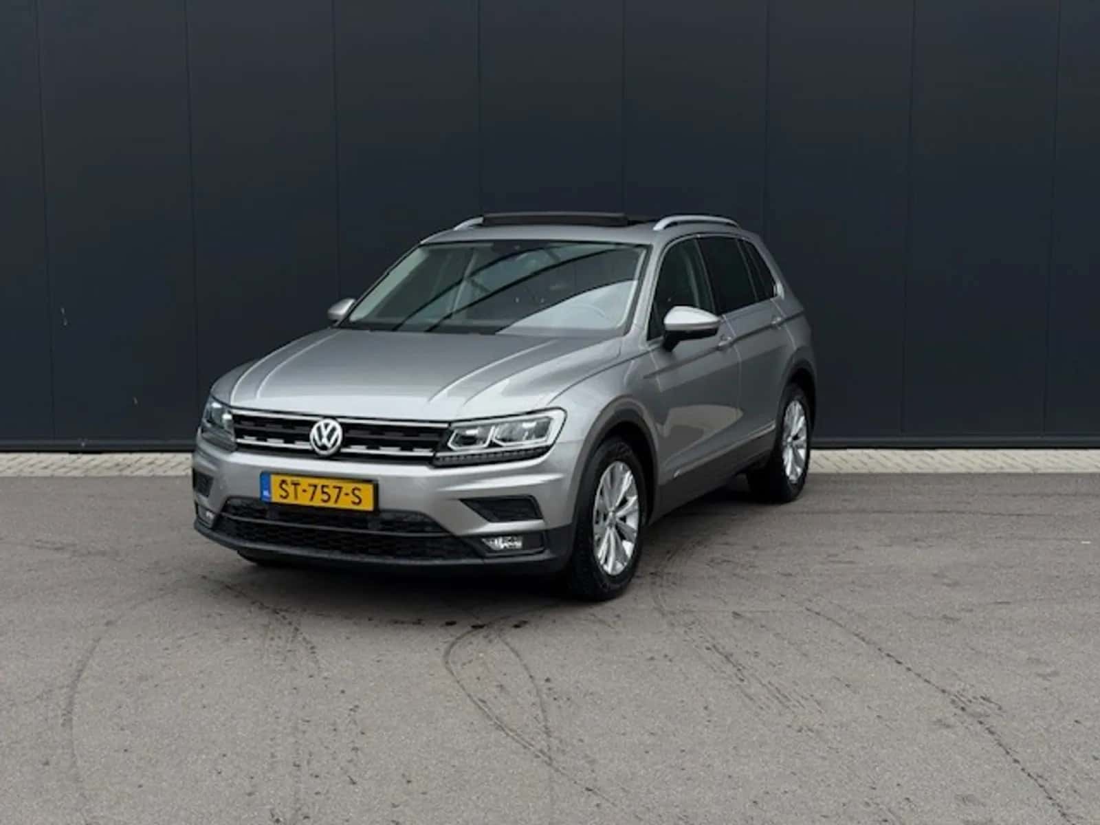 Volkswagen Tiguan (2018) — foto 1