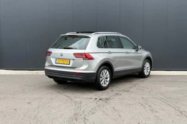 Volkswagen Tiguan (2018) thumbnail 2