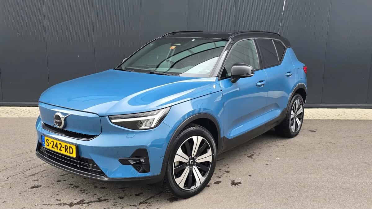 Volvo XC40 (2023) — foto 1