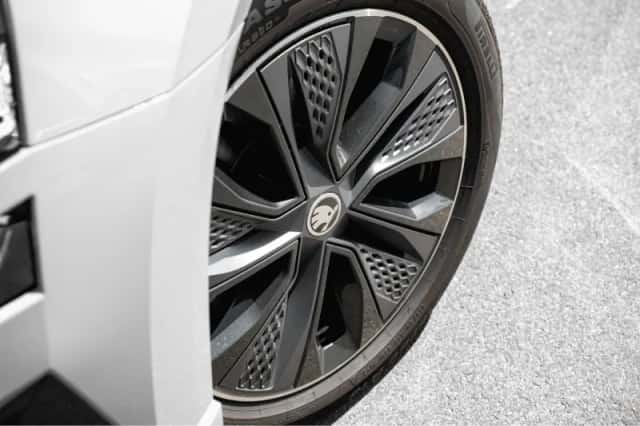 Škoda Karoq (2023) thumbnail 5