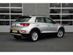 Volkswagen T-Roc (2023) thumbnail 2