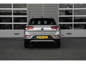 Volkswagen T-Roc (2023) thumbnail 3
