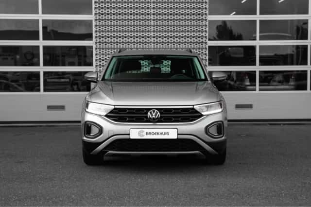 Volkswagen T-Roc (2023) thumbnail 5