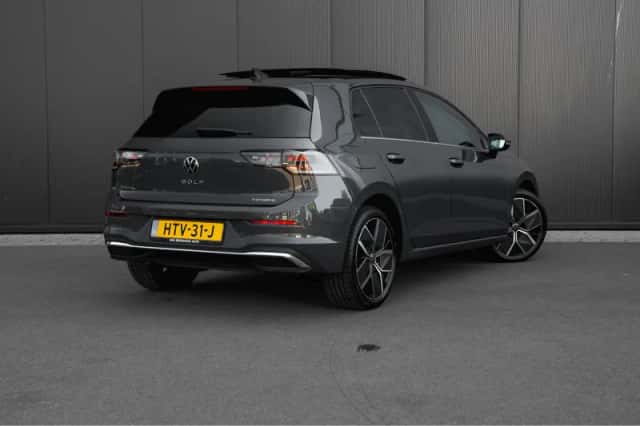 Volkswagen Golf (2025) thumbnail 2