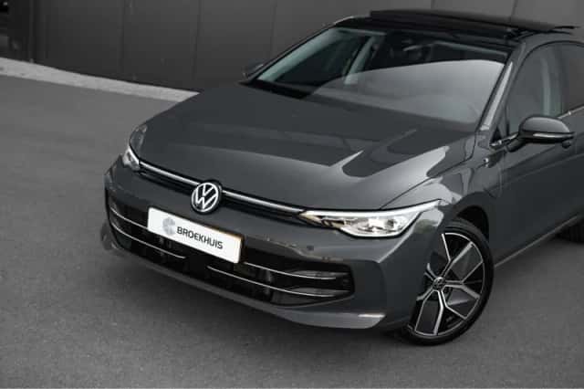 Volkswagen Golf (2025) thumbnail 4