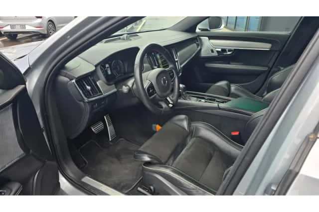 Volvo V90 (2018) thumbnail 2