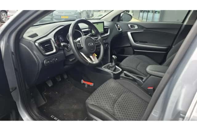 Kia Ceed (2019) thumbnail 2