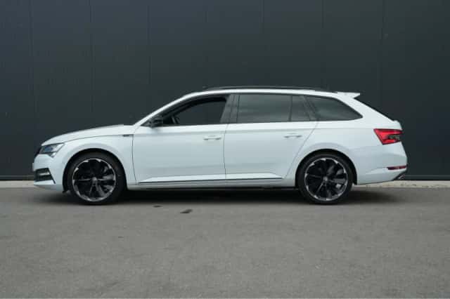 Škoda Superb (2022) thumbnail 3