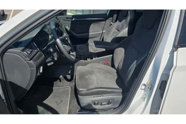 Škoda Superb (2022) thumbnail 3