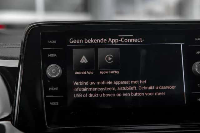 Volkswagen T-Roc (2024) thumbnail 24