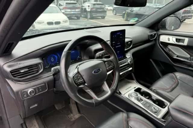 Ford Explorer (2021) thumbnail 3